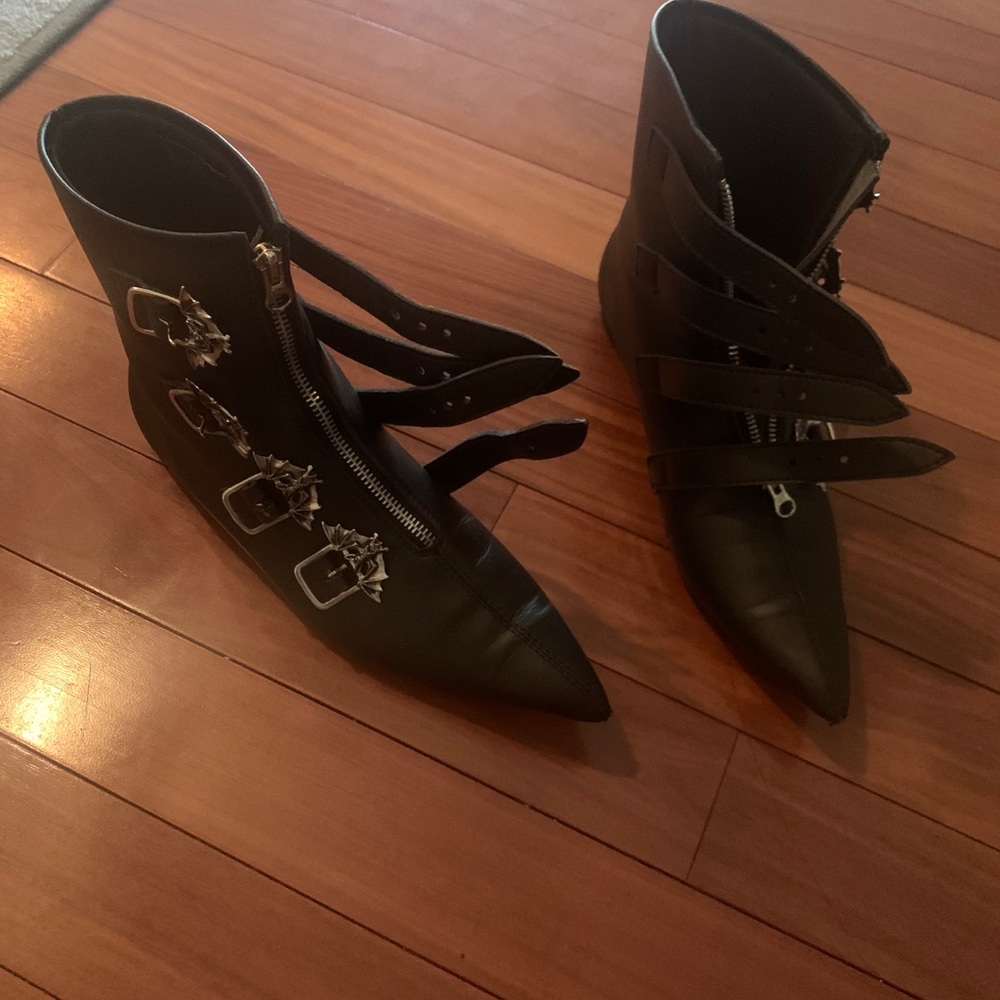 GOTH PIKES SIZE 10 VEGAN LEATHER BAT BUCKLE